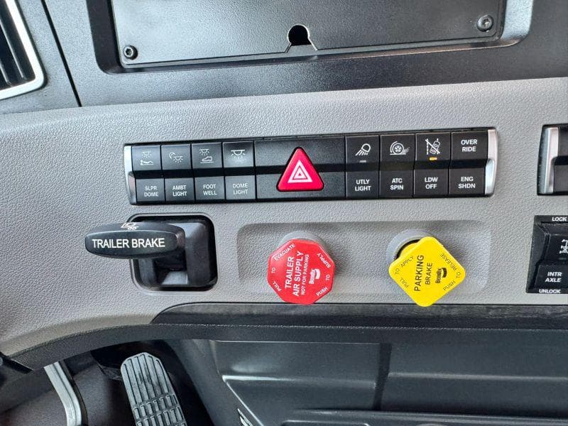 2023 Freightliner Cascadia image 30