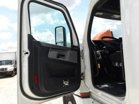 2020 Freightliner Cascadia image 3