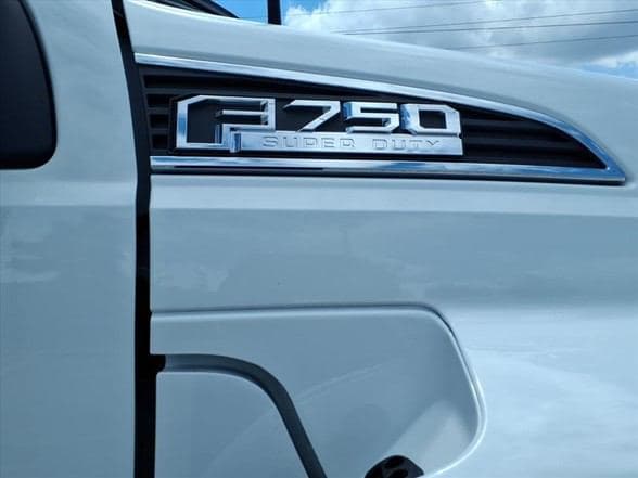 2027 Ford F750 SD image 8
