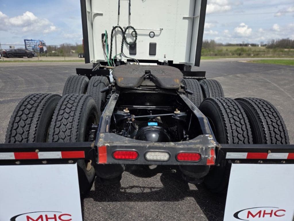 Used 2023 PETERBILT 579 image 12