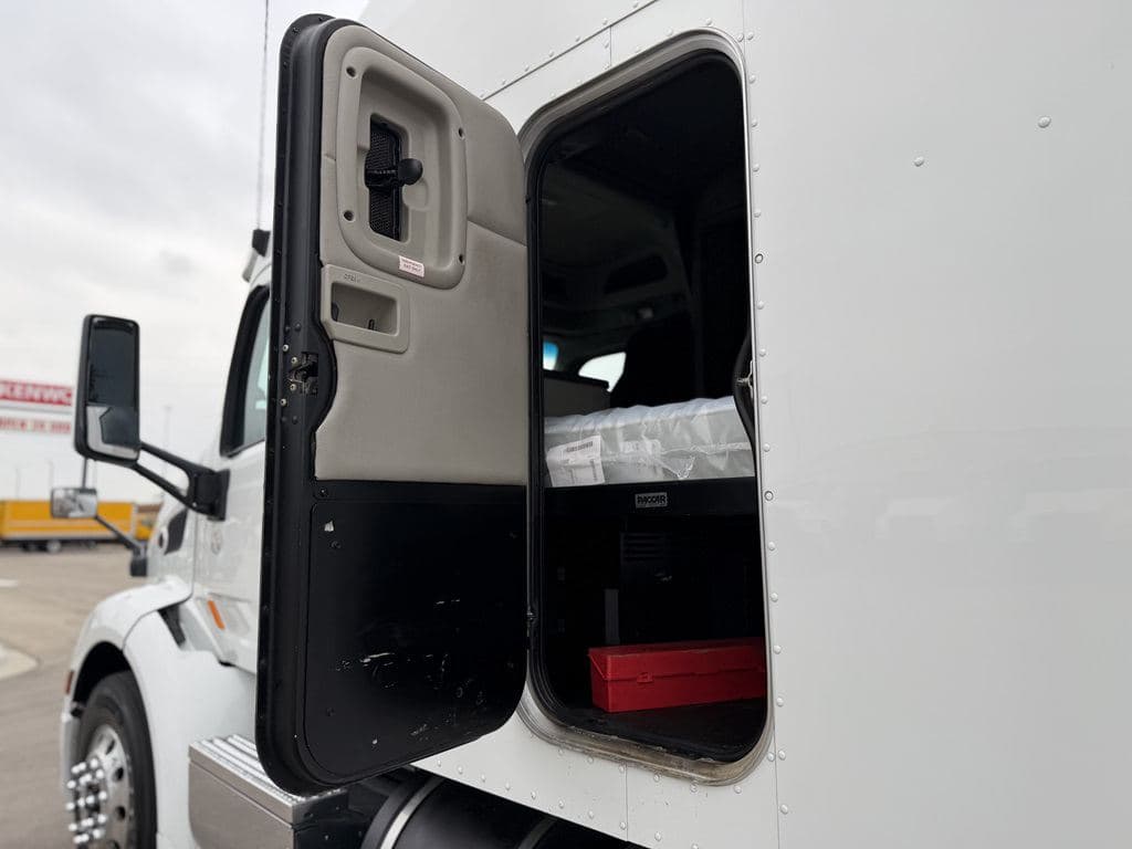 Used 2019 PETERBILT 579 image 15