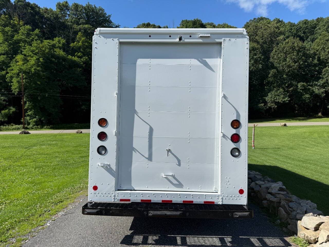 2020 Ford Stripped Chassis image 7