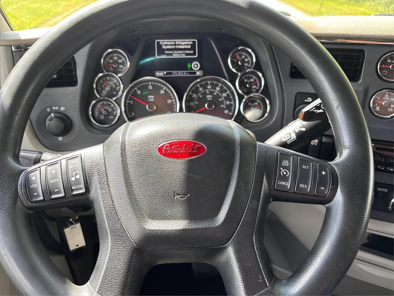 2021 Peterbilt 579 image 13