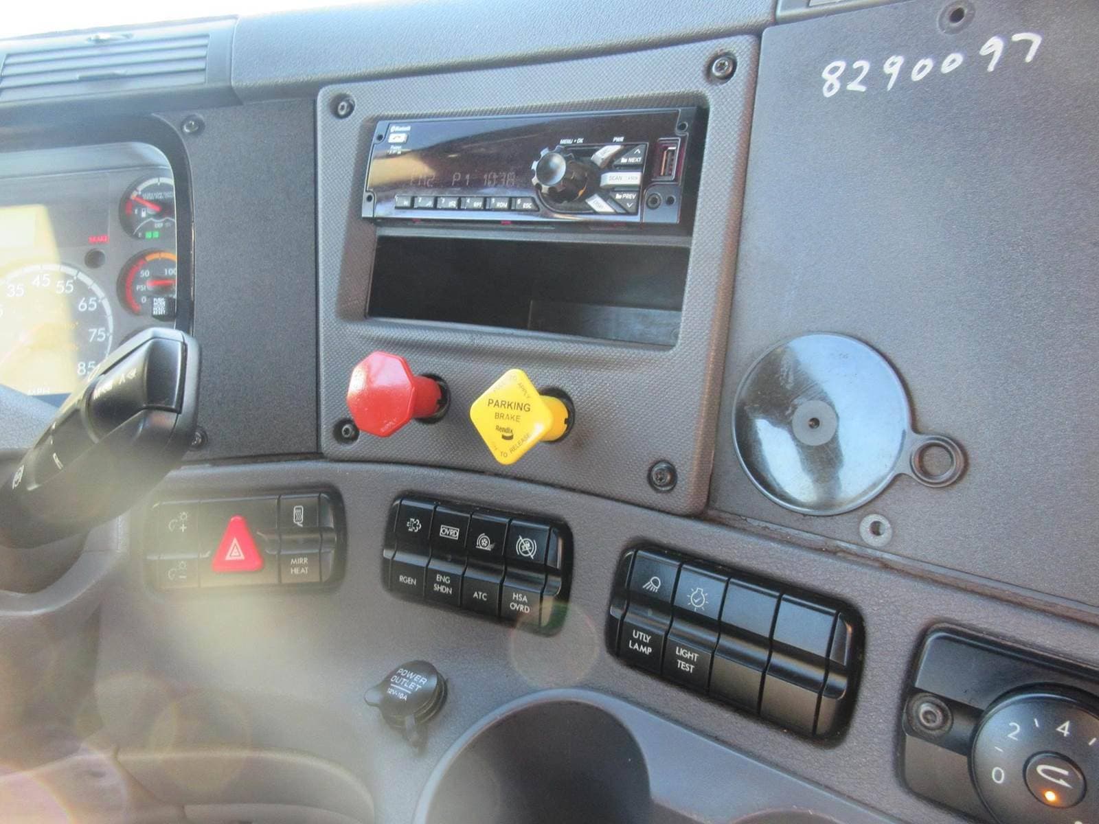 2018 Freightliner Cascadia 113 image 29