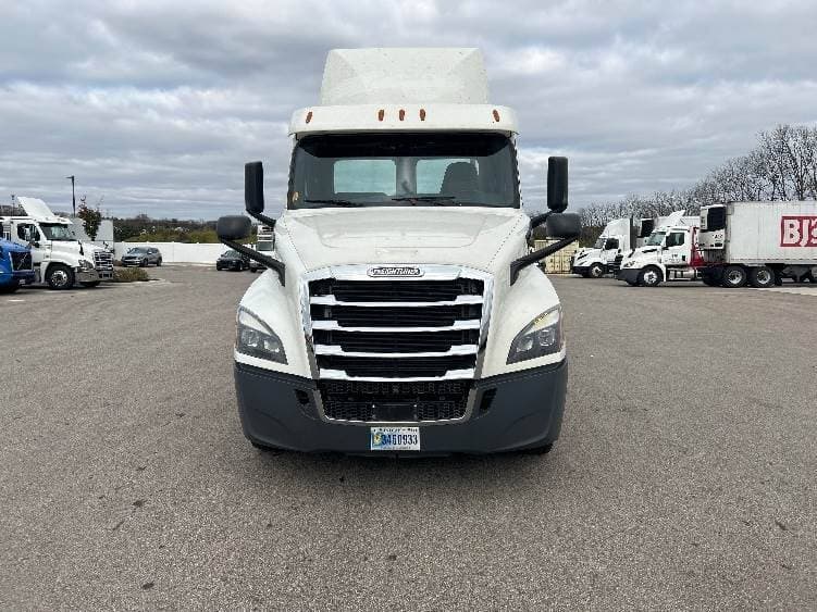 2018 Freightliner Cascadia image 3