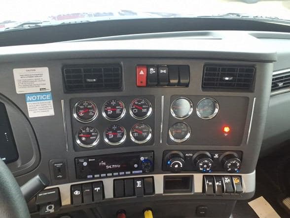 2025 Kenworth T880 image 17