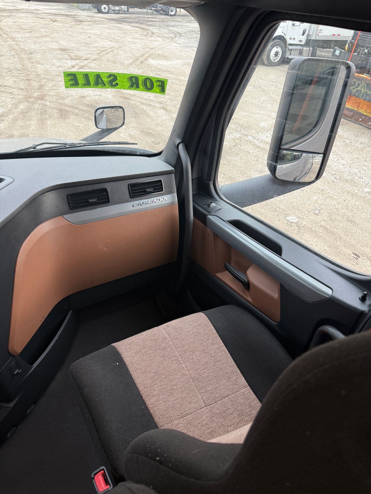 2022 Freightliner - 432k - 12k Hours - 455 HP image 22