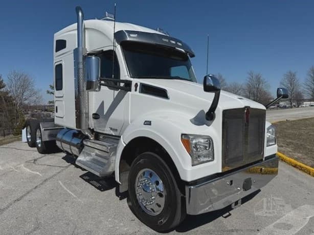 2021 Kenworth T880 image 1