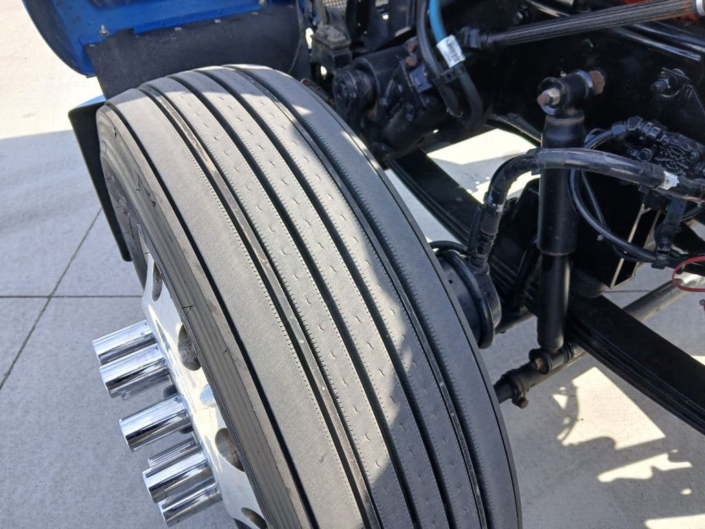 Used 2023 KENWORTH W900L image 11