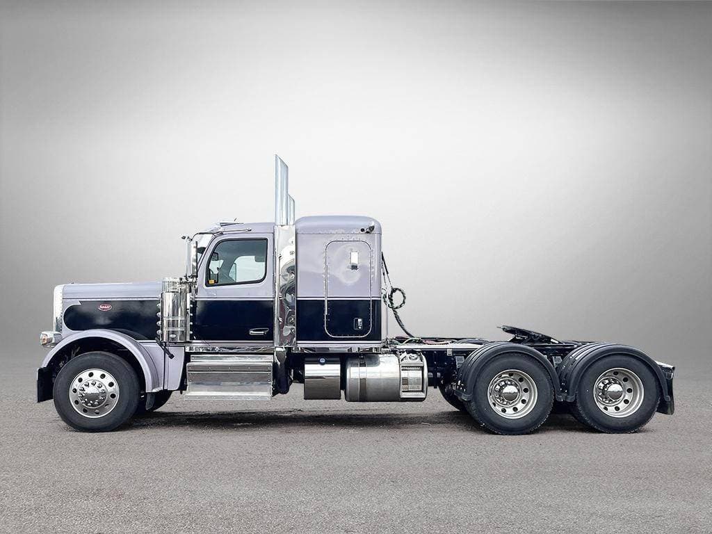 2025 Peterbilt 589 image 4