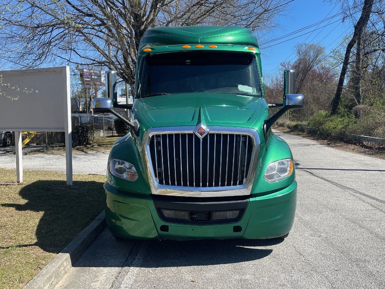 2018 International LT image 8