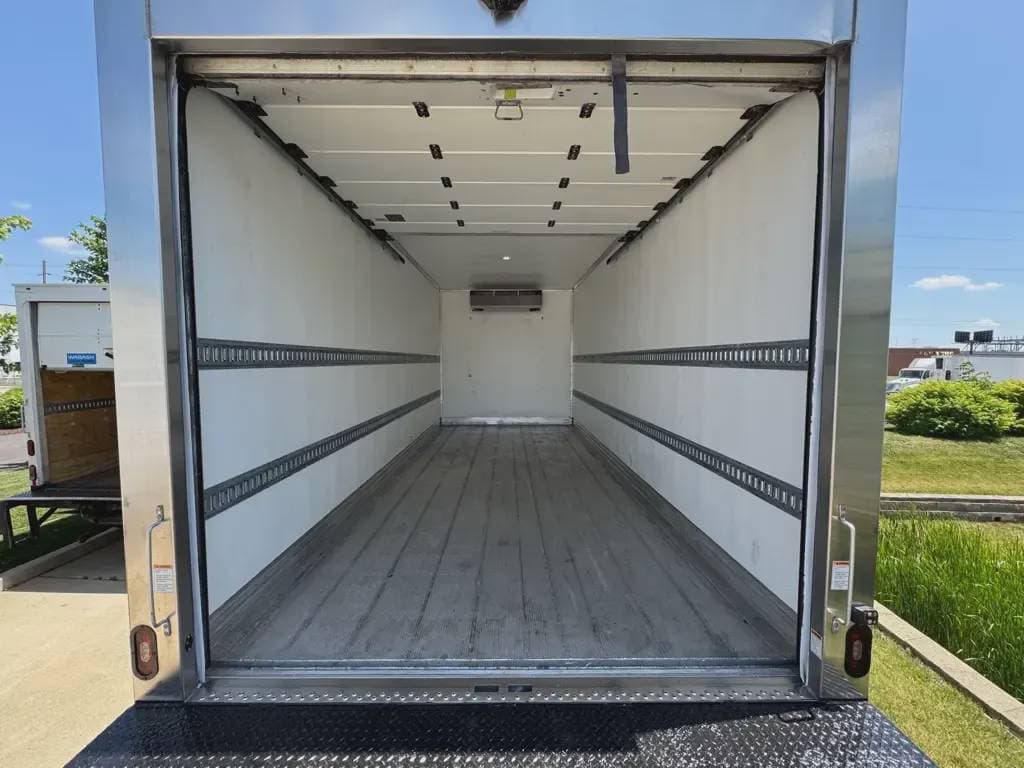 2022 Freightliner M2 image 5