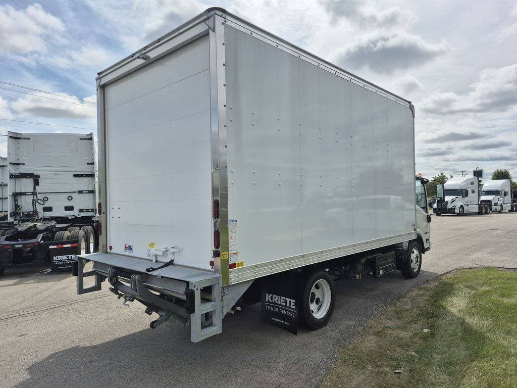 2024 Isuzu NRR image 5