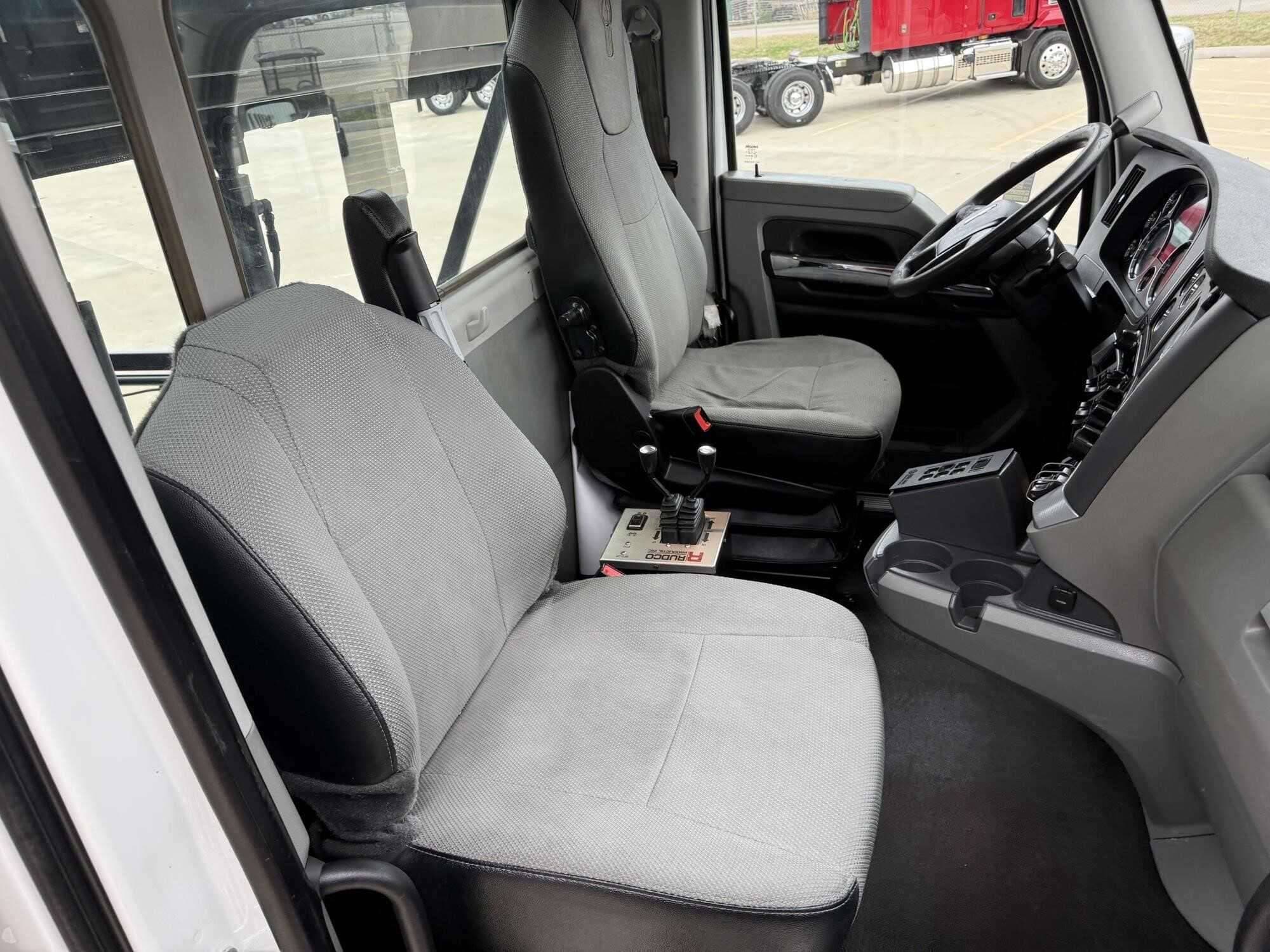 2019 Kenworth T880 image 11