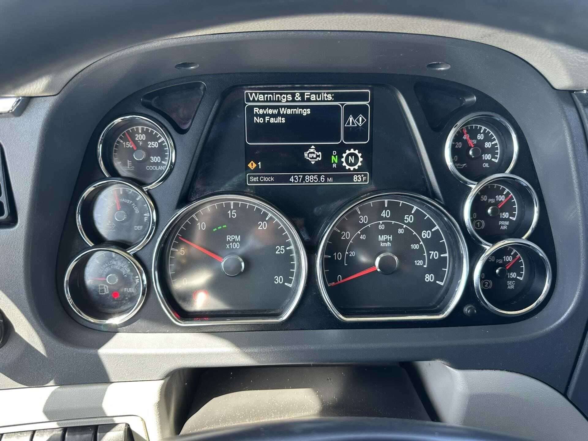2021 Peterbilt 579 image 3