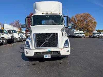 2020 Volvo VNR image 2