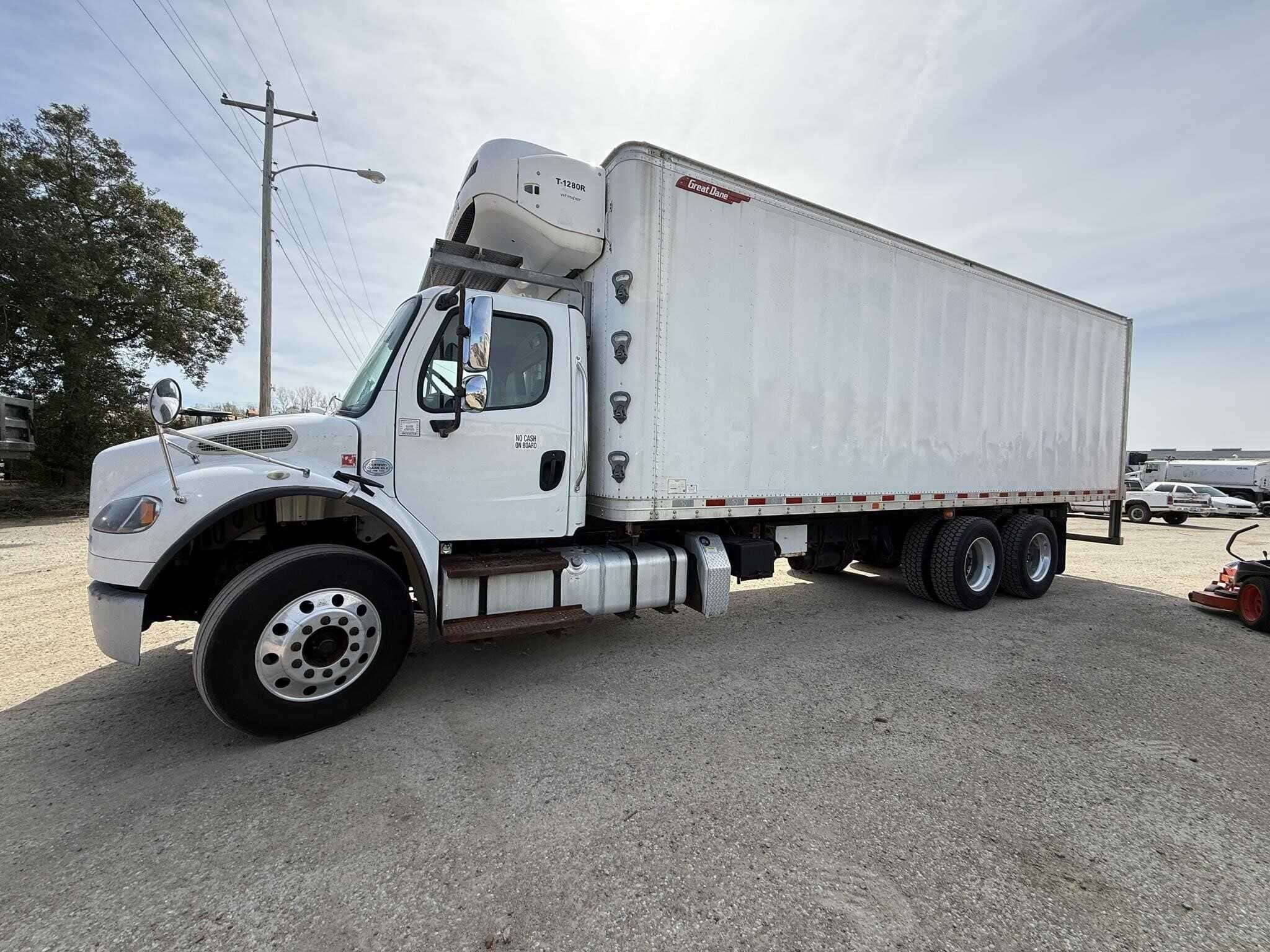 2019 Freightliner M2 image 3