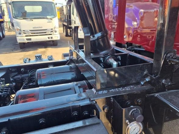 2025 Kenworth T880 image 13