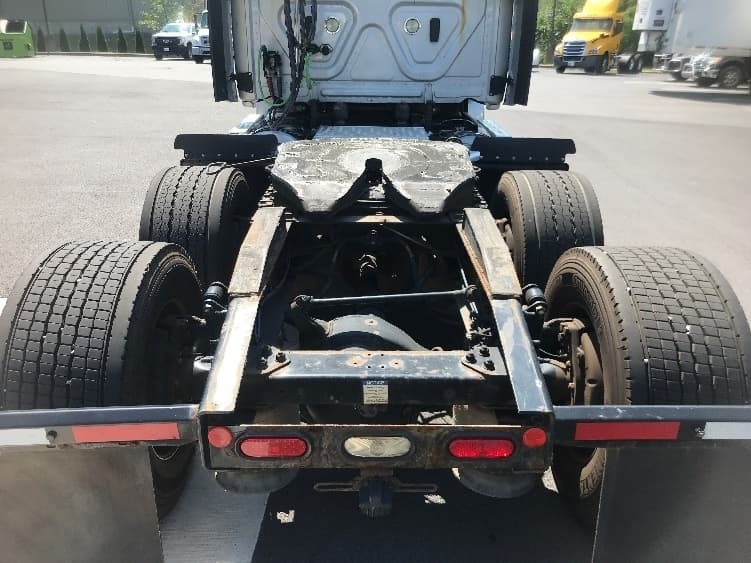 Used 2020 FREIGHTLINER Conventional - Day Cab, Tractor - CASCADIA 126 For Sale image 8