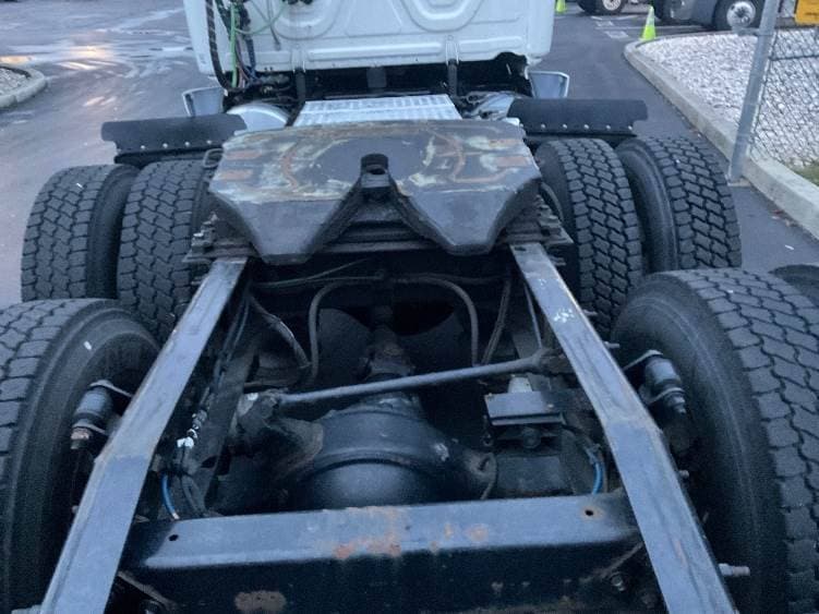 2018 Freightliner Cascadia image 11