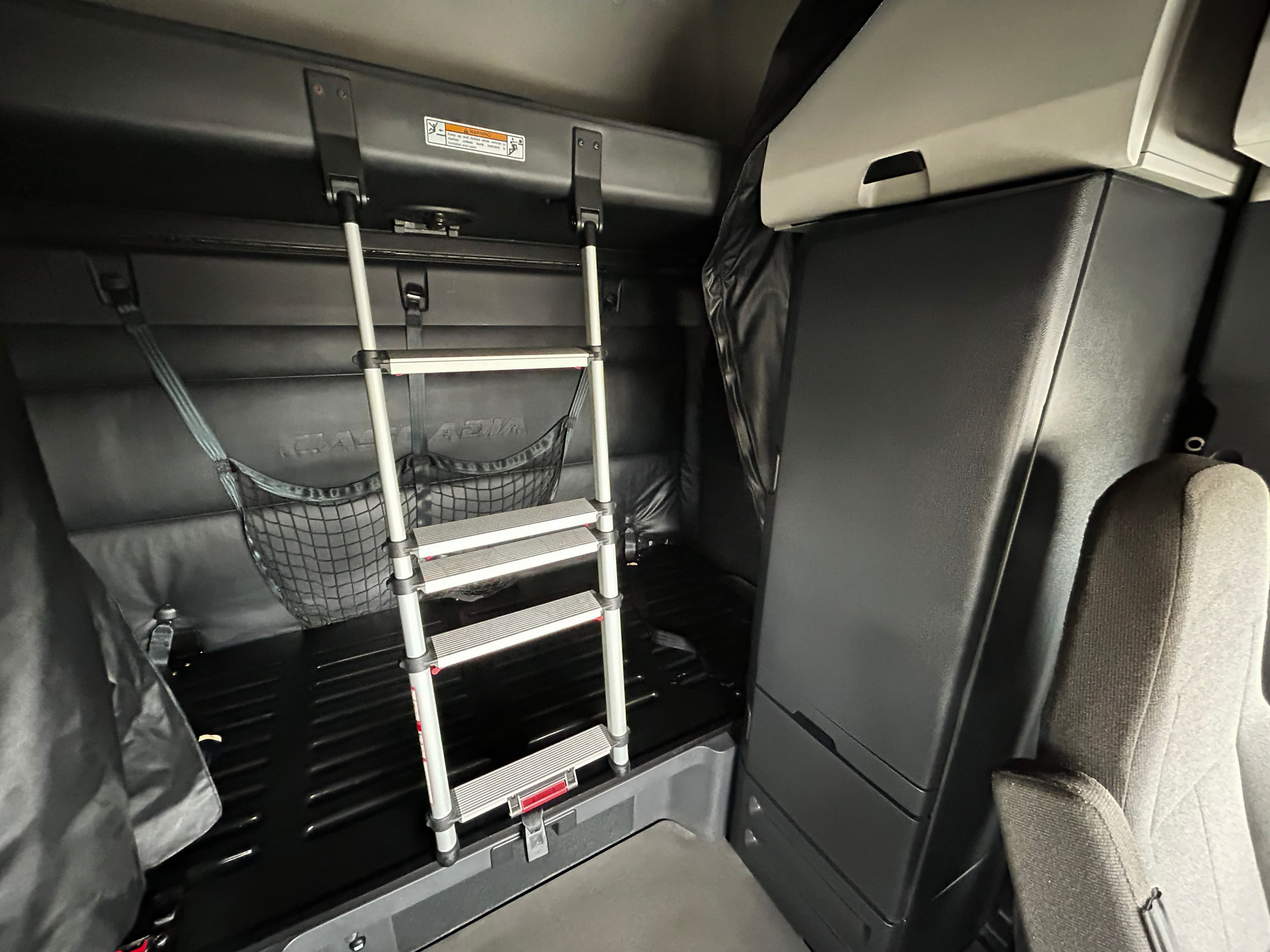 2025 Freightliner Cascadia image 11