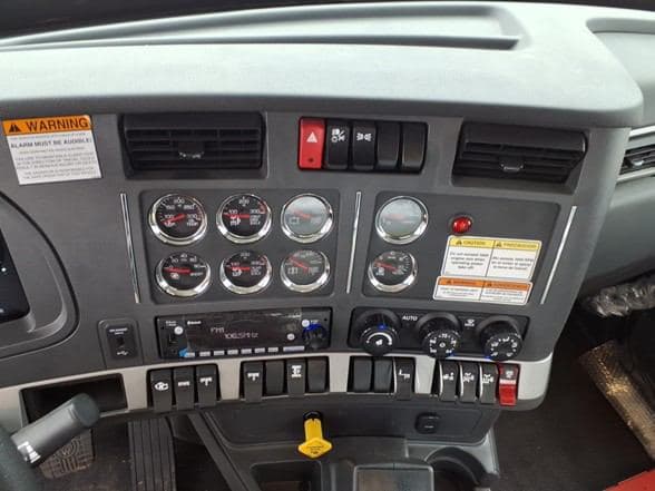2025 Kenworth T880 image 18
