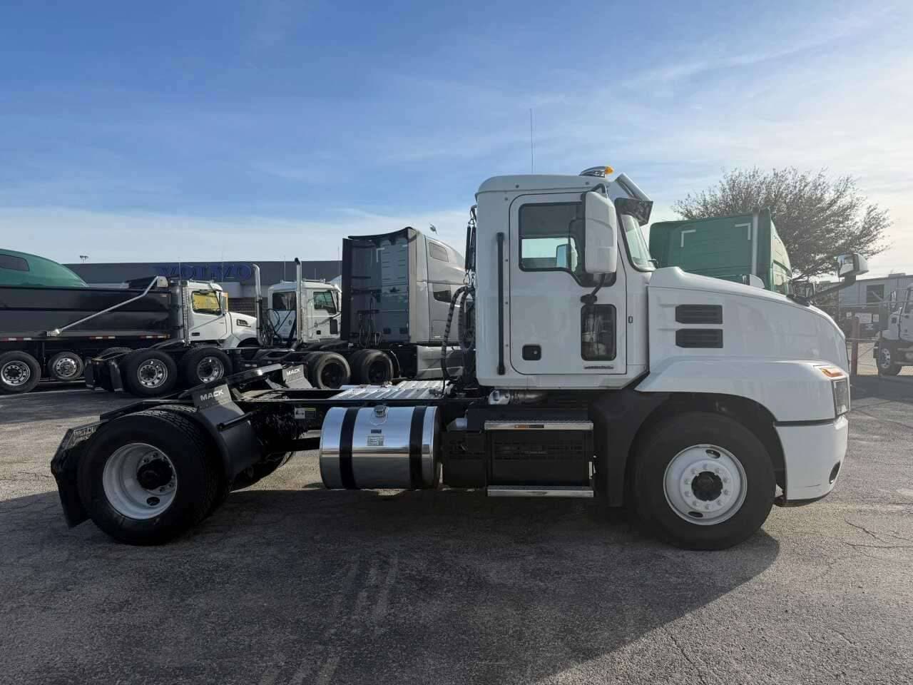 Used 2022 MACK ANTHEM Conventional - Day Cab in Fort Worth, TX image 7