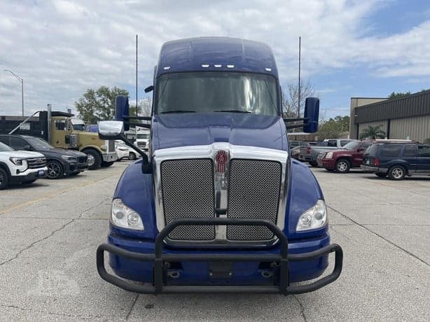 2021 Kenworth T680 image 3
