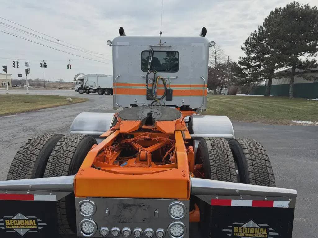 2025 Peterbilt 589 image 8