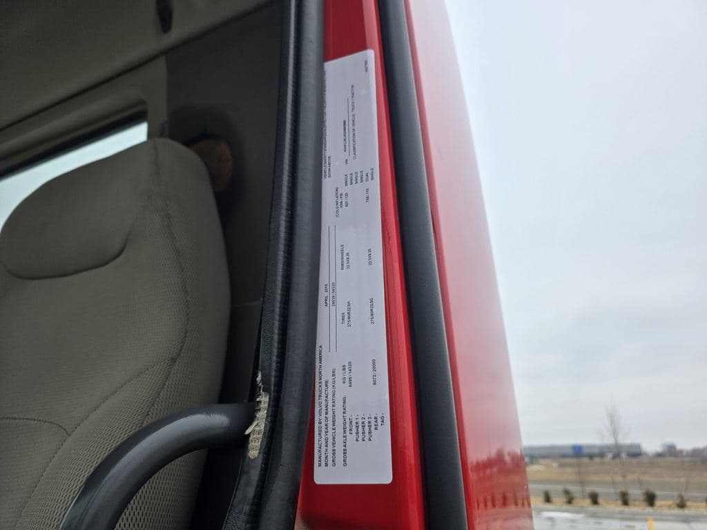 Used 2016 VOLVO VHD84BT image 16