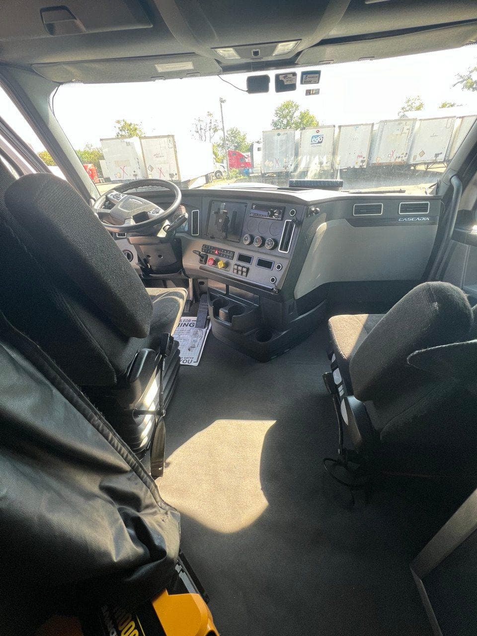 2020 Freightliner Cascadia 126 image 4