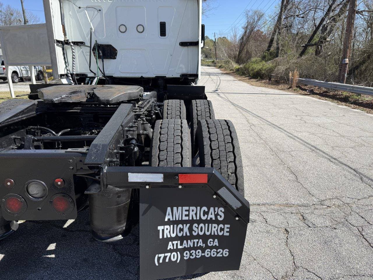 2018 International LT625 image 7