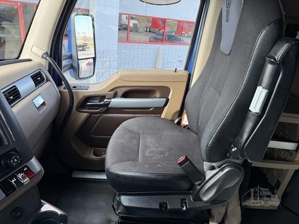 2021 Kenworth T680 image 9