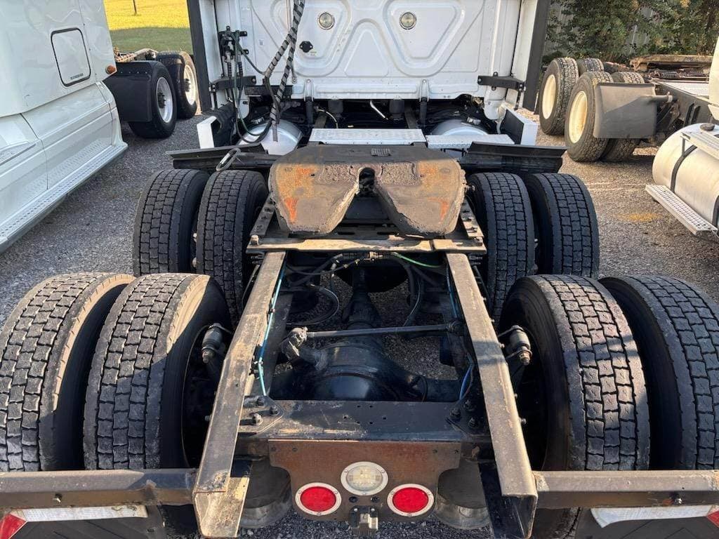 2021 Freightliner Cascadia image 12