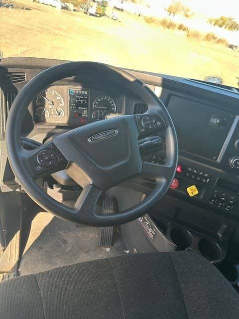 2023 Freightliner Cascadia 126 image 5