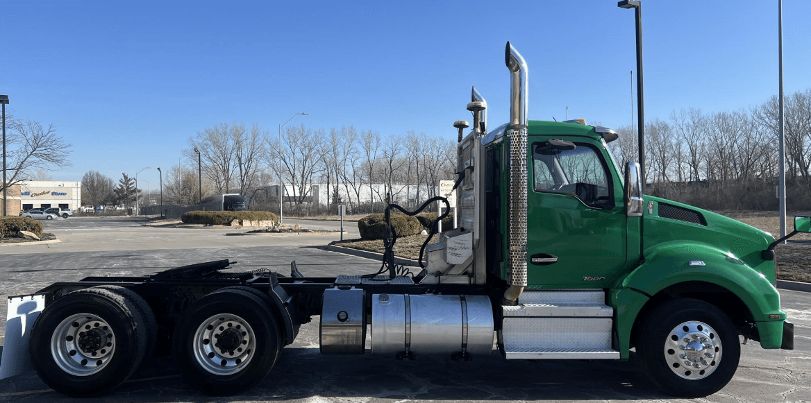 2020 Kenworth T880 image 8