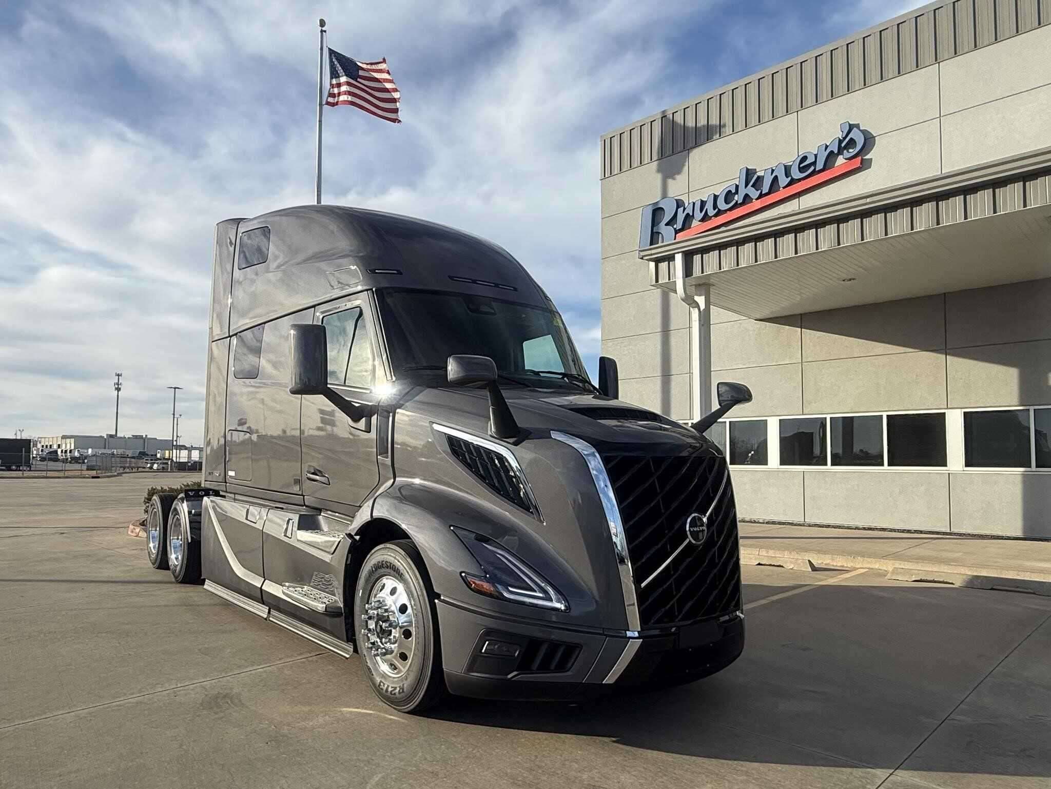 2026 Volvo NEW VNL image 11