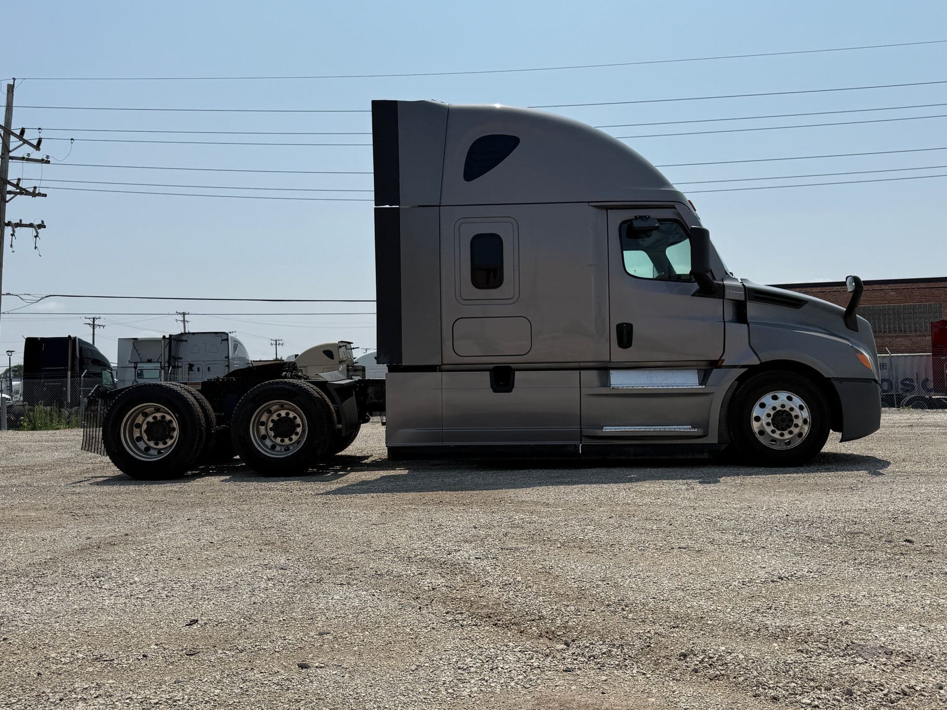 2022 Freightliner -383k - 14k Hours - 455 HP - Swift Fleet Truck! image 12