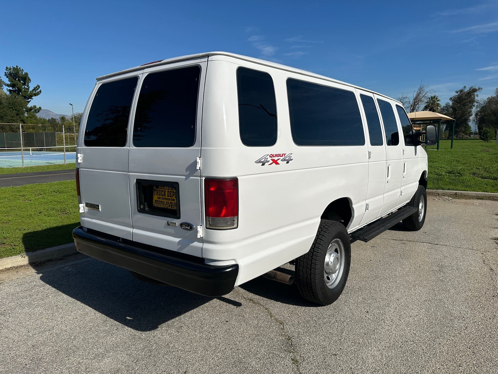 2013 FORD E350 SD 4x4 Passenger Van 13477 image 4