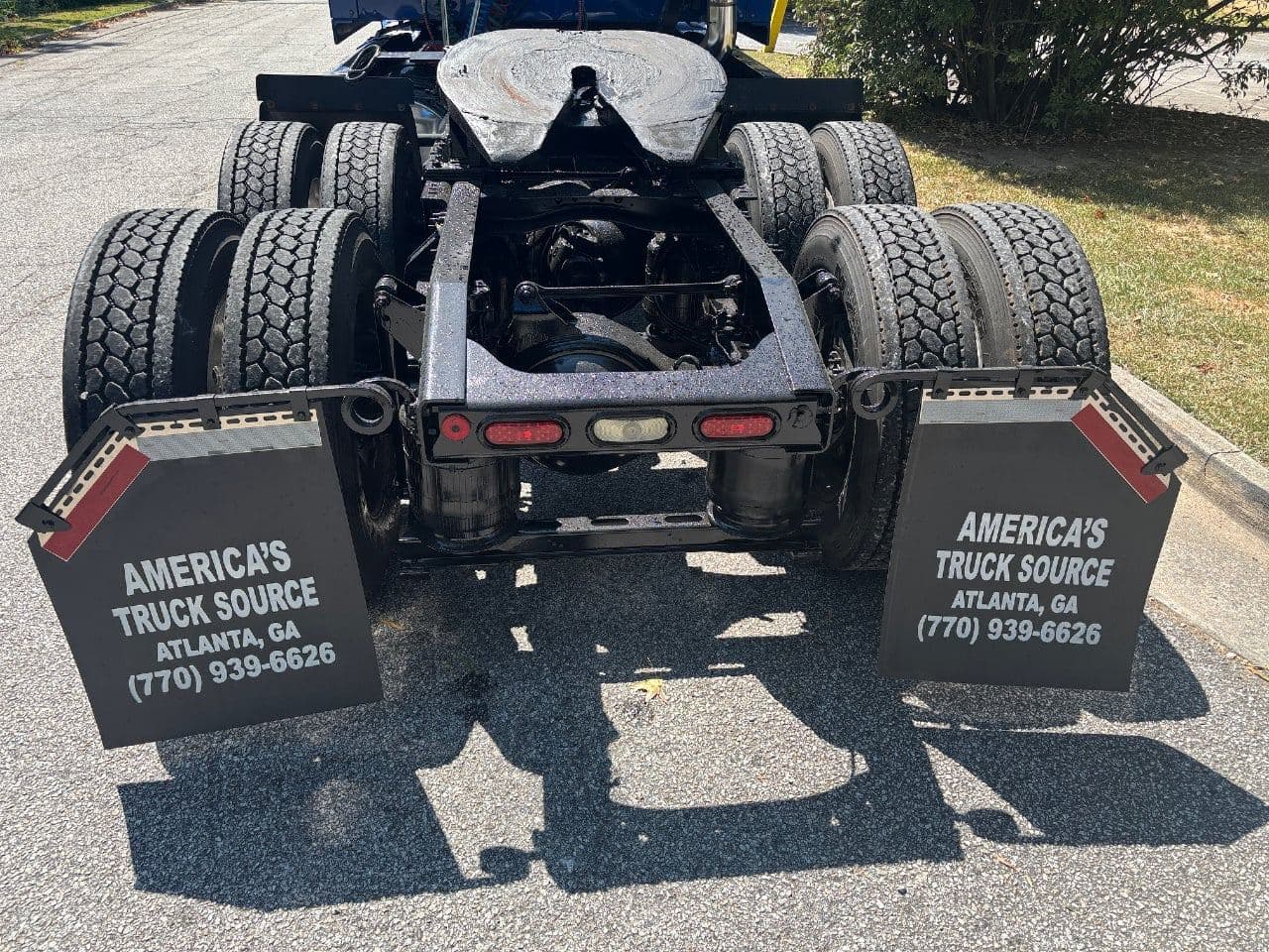 2019 Mack Anthem image 11