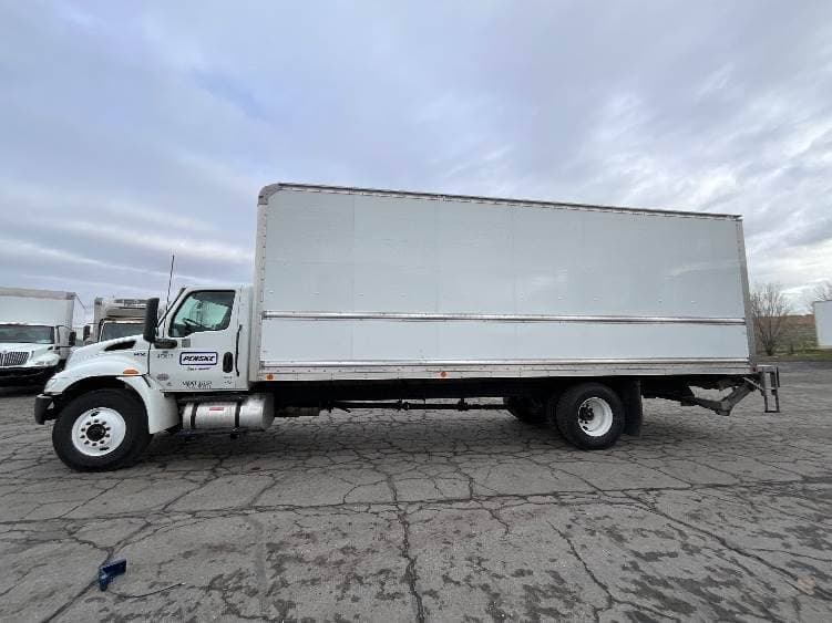 2022 International MV607 Box Truck - 220HP, 6 Speed Automatic, Roll up Door image 4