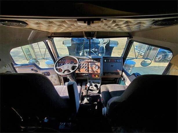 2005 KENWORTH W900 image 12
