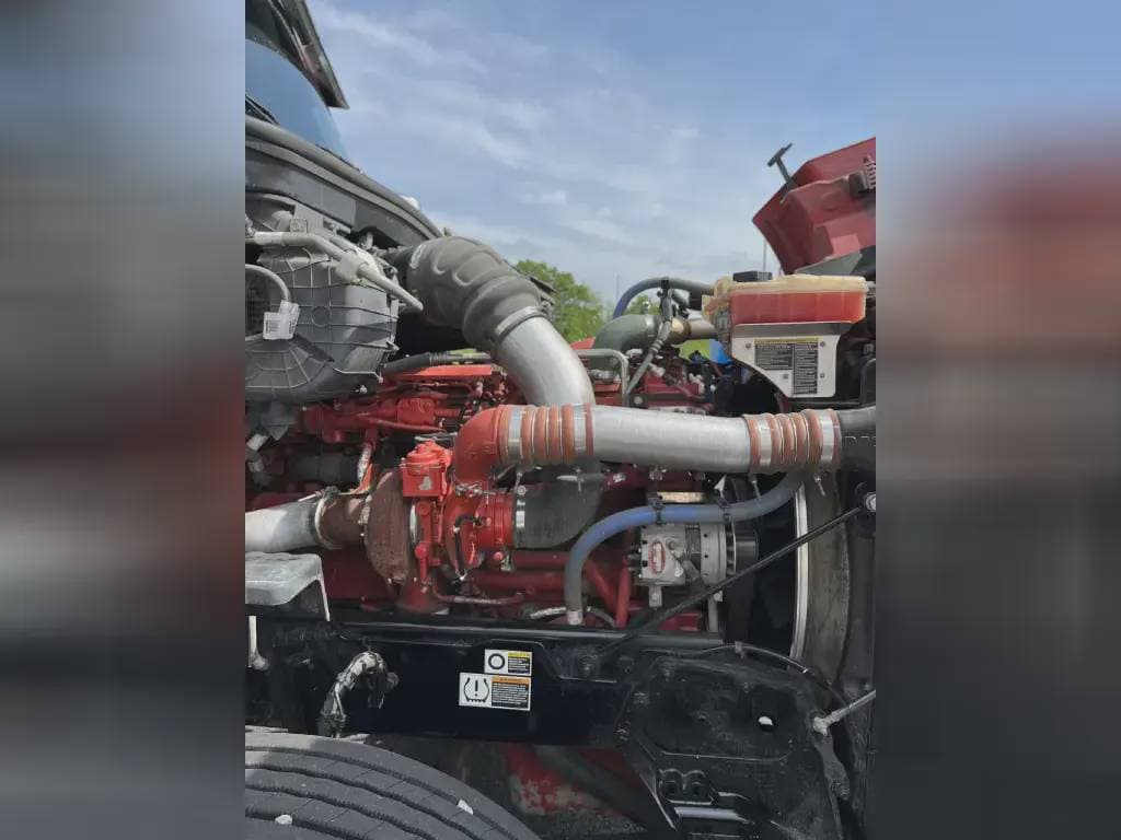 2023 Peterbilt 567 image 9