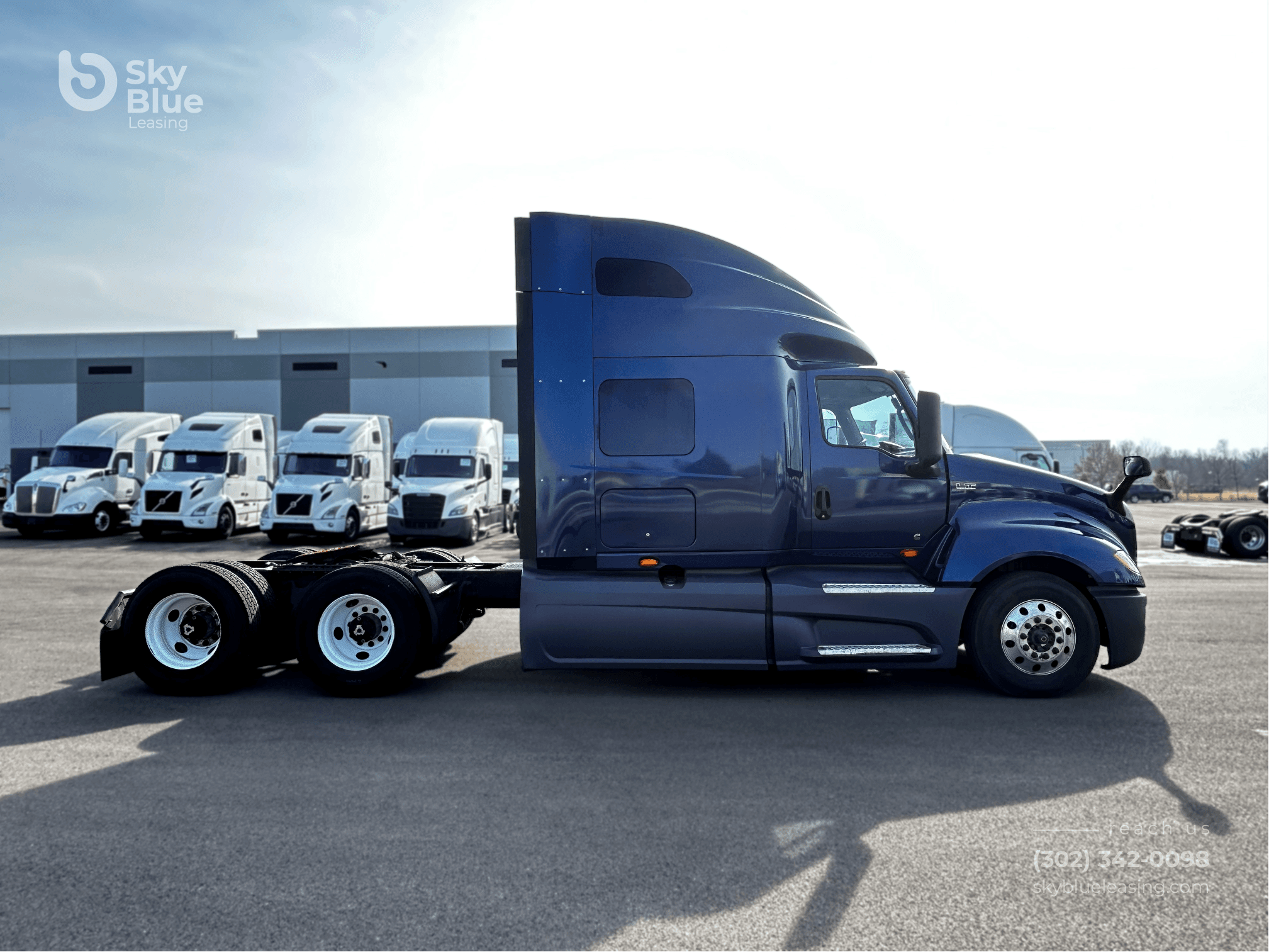 2023 International LT625 image 4