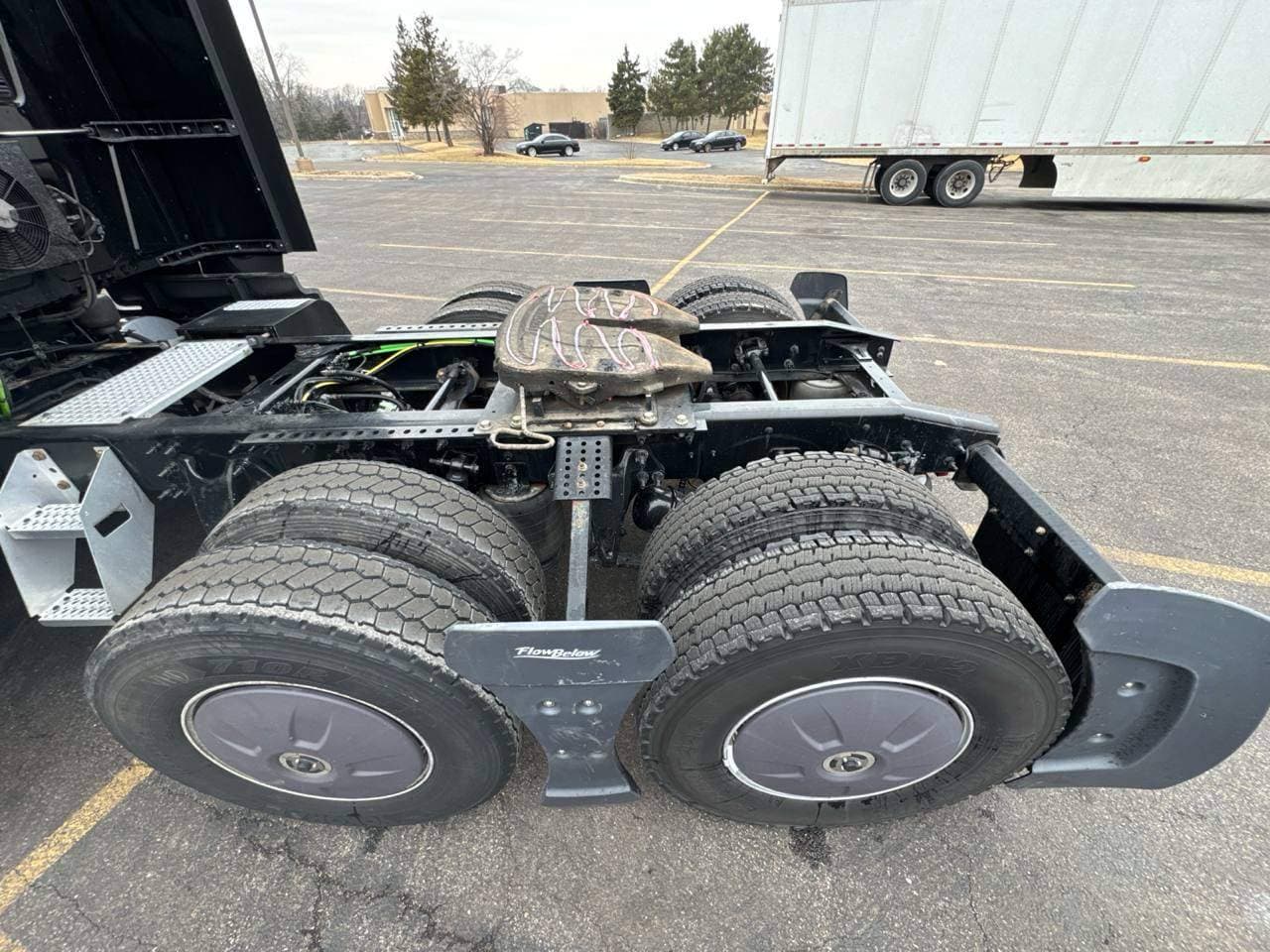 2022 International LT625 image 8