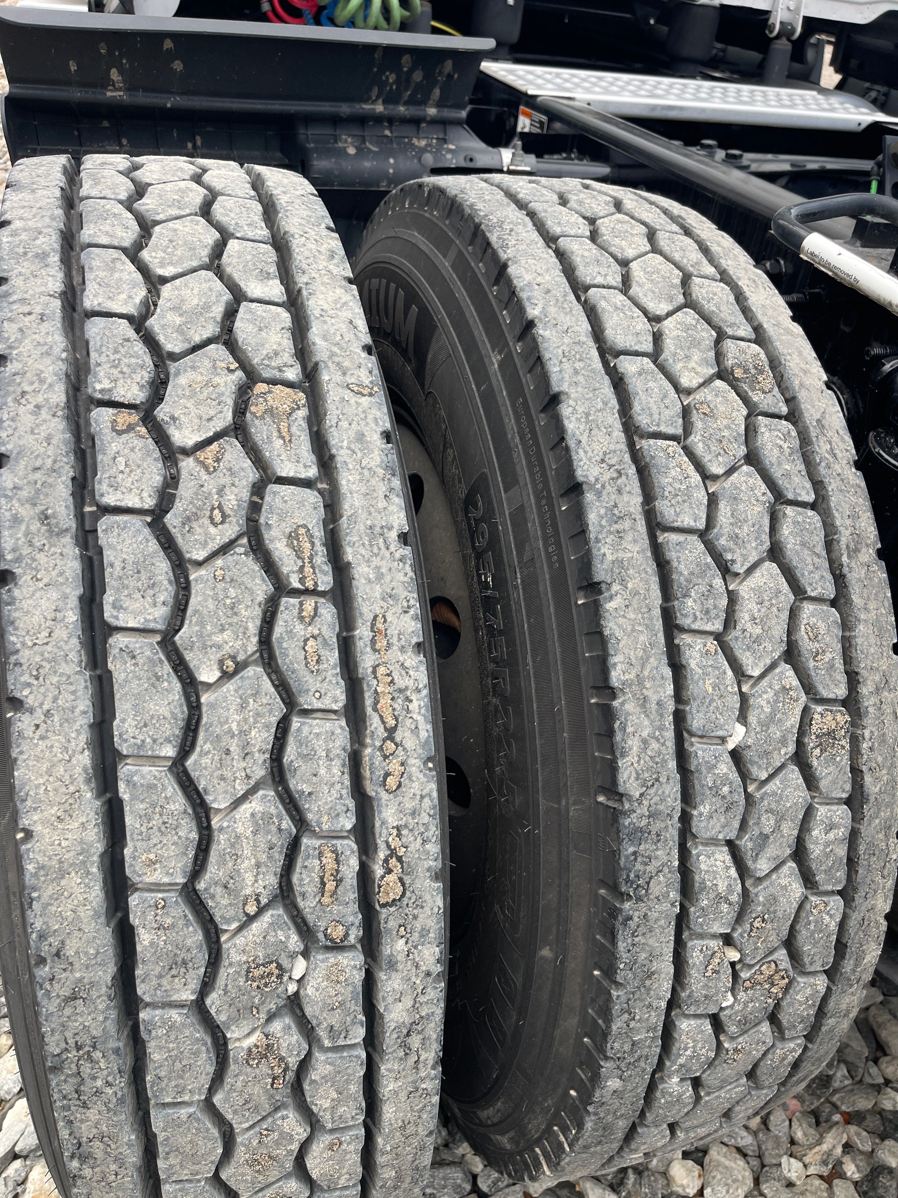 2022 Freightliner Cascadia image 12