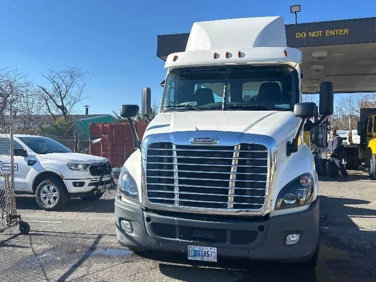 2018 Freightliner Cascadia image 2