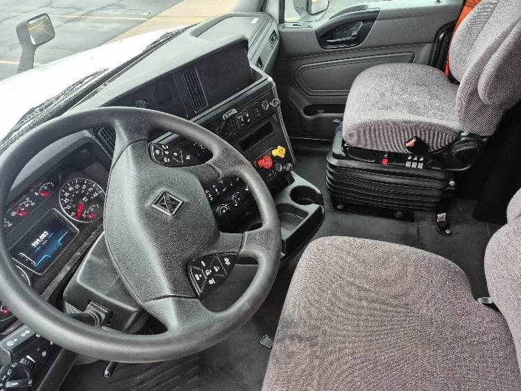2023 International LT62F image 5
