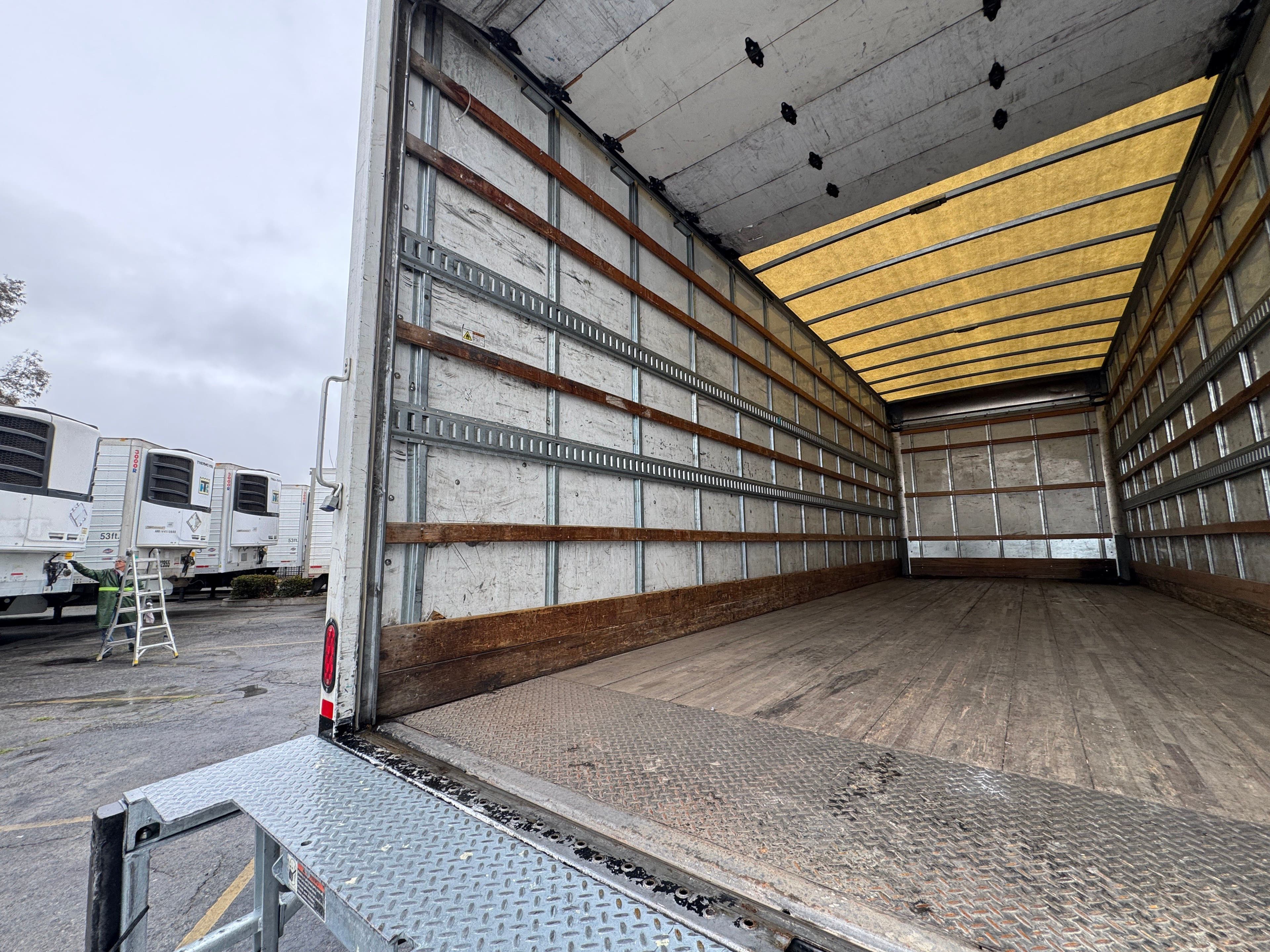 2018 Freightliner BUSINESS CLASS M2 106 image 20