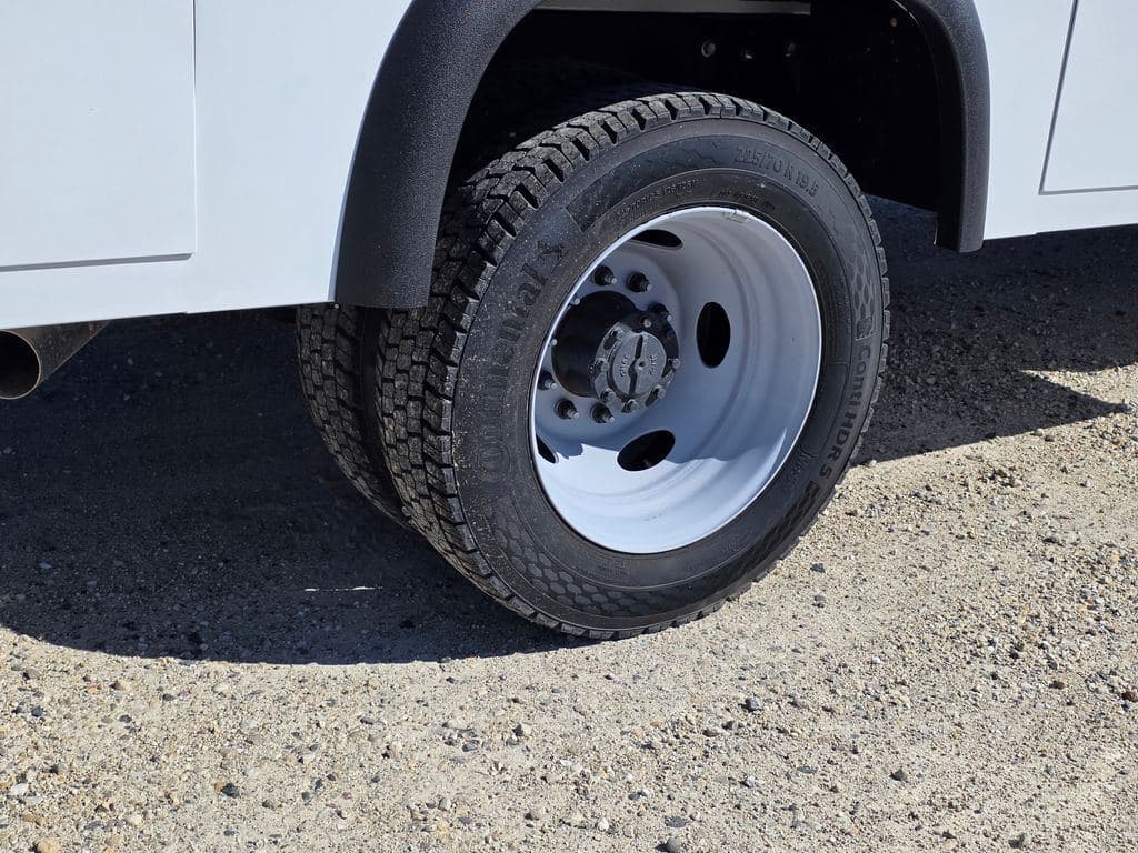 2026 Ford F-550SD XL Service Utility Body image 11